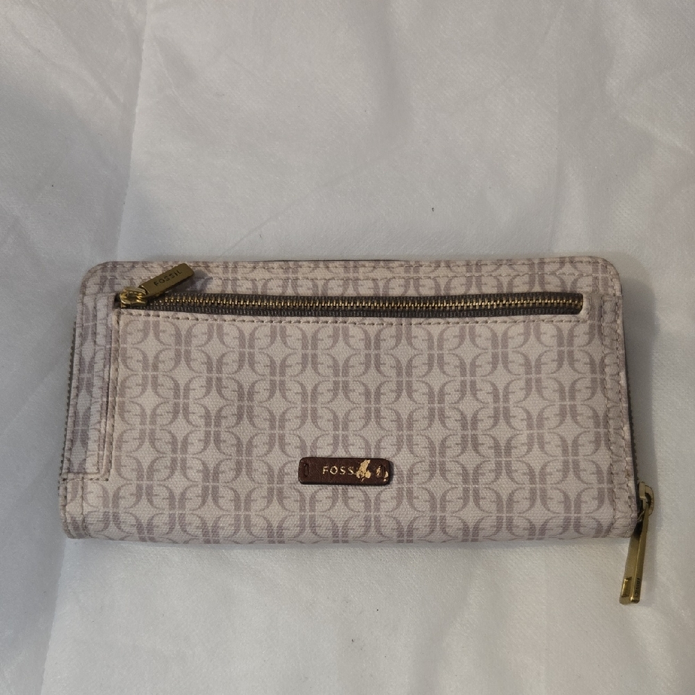 Fossil Women's Beige Patterned Wallet